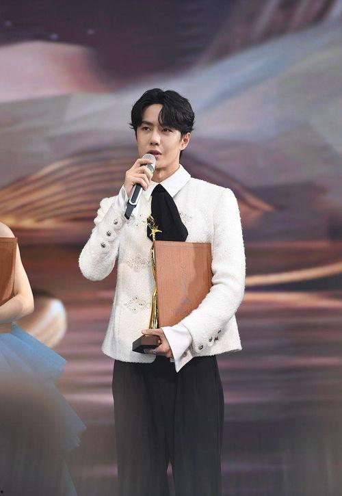 吃瓜爆料王一博倪妮,吃瓜群众热议恋情真相